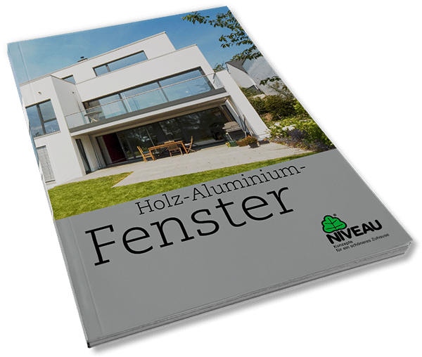 Der Katalog „NIVEAU Holz-Aluminium-Fenster 2022“.